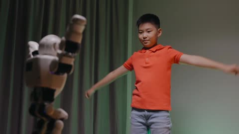 ROBOT IMITATING THE BOY