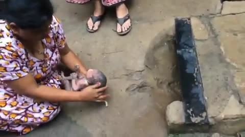 woman finds a newborn baby from under the sewer manhole