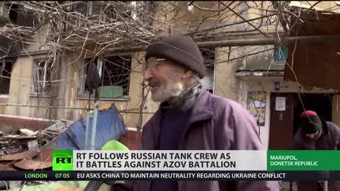 RT segue l'equipaggio di carri armati russi mentre combatte i neonazisti del Battaglione Azov a Mariupol,la città è già sotto il controllo russo
