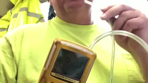 Pro Electrician Proves That Masks Are Harmful To Health