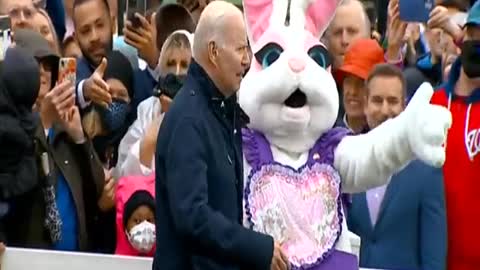 Un lapin de Pâques recadre Biden (2022)