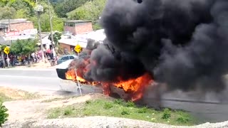 Bus de transporte escolar se incendió esta mañana en el norte de Bucaramanga
