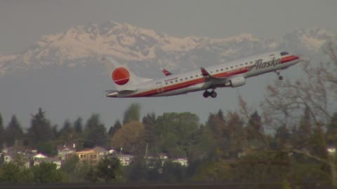 36 Minutes of Plane Spotting at Seattle Tacoma International Airport
