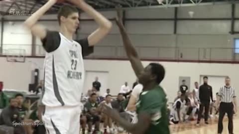 WATCH: 7'7" 16-YEAR-OLD High School Basketball Player Robert Bobroczky Makes His U.S. Debut