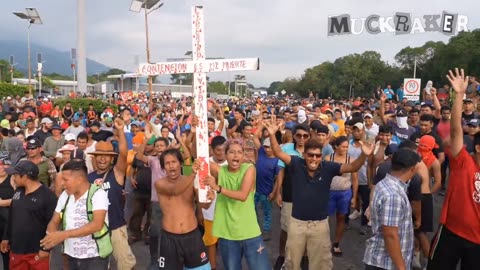 Crowd of military-aged men in a massive US-bound caravan chant "BIDEN! BIDEN!"