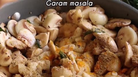 "Mouthwatering Mushroom Masala: A Savory Delight for Mushroom Lovers!" 🍄🍄🍄🍄