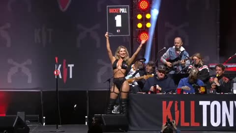 KT #666 - Lovely Heidi On Stage