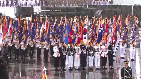 South Korea parades military power to warn North
