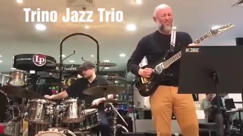 Trino Jazz Trio - the guitar player Flávio Trino's trio