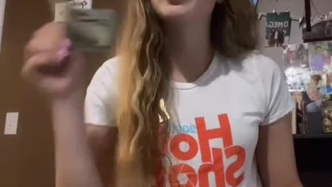 Hooters waitress posts TikTok showing how much in tips she makes