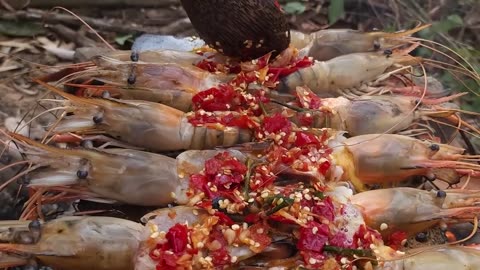 Yummy! Lobster grilled with salt chili & Fresh vegetable for dinner - Survival cooking in forest