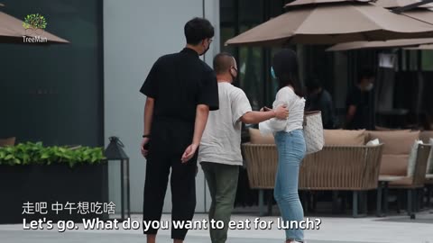 Girl Asks Strangers to Pretend to Be Her Boyfriend - Social Experiment 女生为躲避前任纠缠找路人假扮男友路人小哥瞬间化身霸道总裁