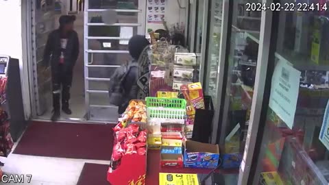 Good Samaritan gives cash to thugs who begged for money at Kansas City gas station