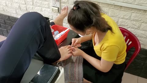 1 hour of relaxation from head to toe with 4 beautiful girls at a Vietnamese barber shop