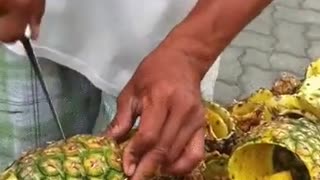 A Cool Way to Cut a Pineapple