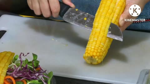 How to Cut Corn Off the Cob - CHOW Tip