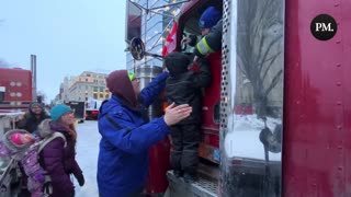 A little kid gave a Freedom Convoy trucker a picture he coloured he coloured and was then invited to honk the truck’s horn