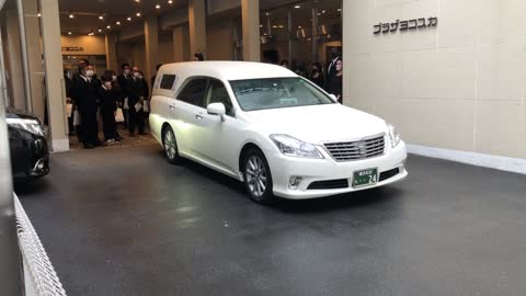 Hearse leaving the Yokosuka Plaza Funeral Home