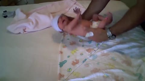 How to swaddle your newborn baby properly
