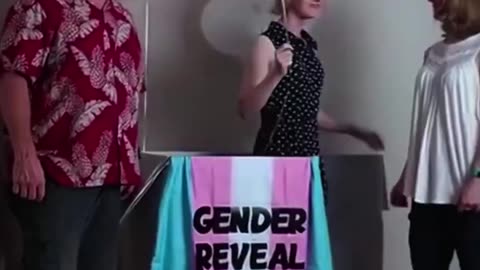 Parents host a ‘Gender Reveal’ for their adult son after he decided to become a ‘woman.’ 🎉👩‍👦