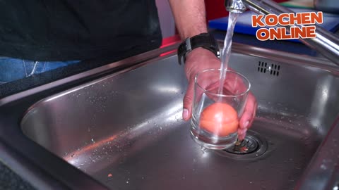 Guy Demonstrates How To Quickly Peel An Egg