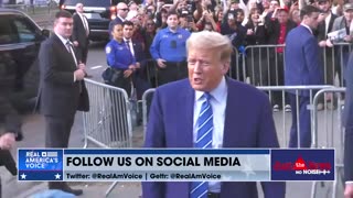 🚨 President Trump surrounded by supporters while visiting a bodega in Harlem