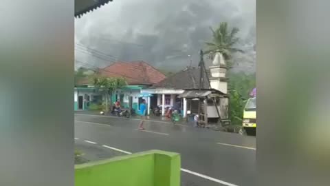 Indonesia Semeru volcano eruption