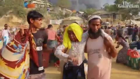 Desperate Rohingya refugees tackle huge blaze in Cox's Bazar camps