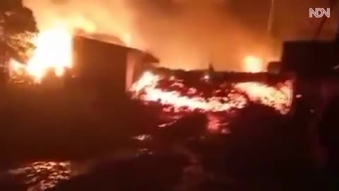 Fast-flowing lava destroy homes in eastern Congo🌋 volcano eruption destroy 500 homes