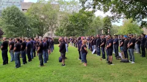 Canada: Police officers, firefighters and paramedics silently protest against mandatory vaccinations