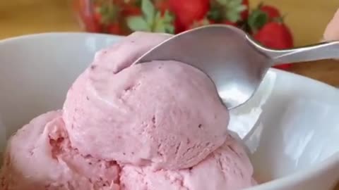 Homemade Strawberry Ice Cream