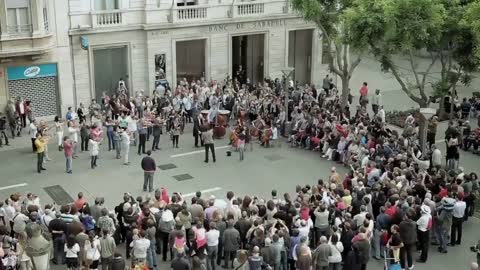 Beethoven 'Ode to Joy' flashmob.. 🎶 Enjoy! 😊
