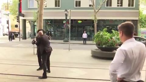 The mayor of San Jose is accosted by a scholar who starts a fight with his security detail