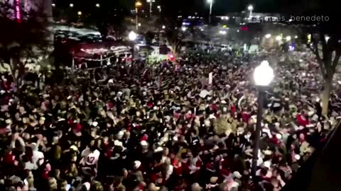 Alabama fans pack streets to celebrate football title