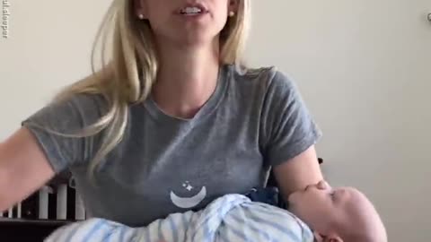 A sleep therapist shares her secrets to putting a baby to sleep in 30 seconds