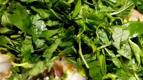How to Cook Shrimp with Green Amaranth Leaves