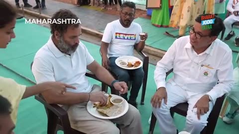 A dilicious traditional Bhakri meal to treat your tastebuds || Rahul Gandhi || Bharat Jago yatra