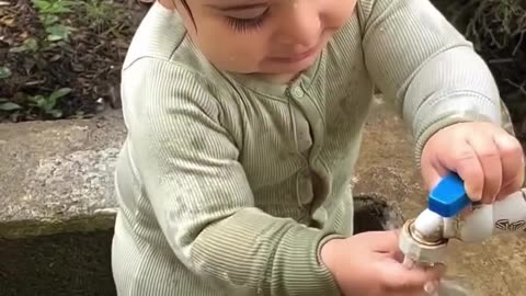 A little girl turns on the water tap so funny video 🤣😂😂