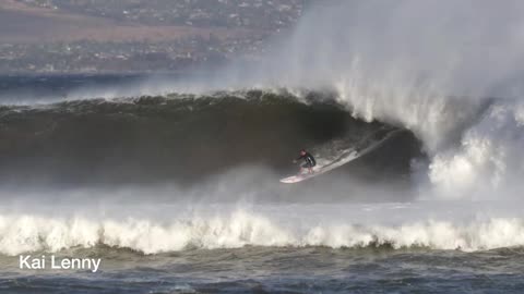 FREIGHT TRAINS (7/16/22) Ma'alaea Maui Hawaii Extreme Surf Barrels