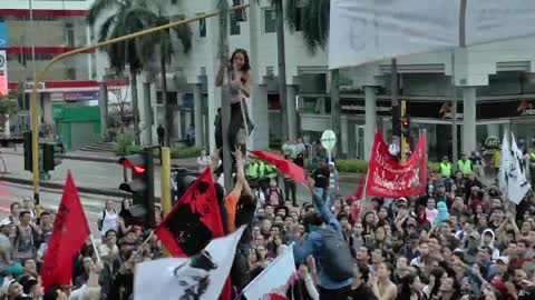Video: Manifestación terminó en desmanes en Bucaramanga, ante la presencia de encapuchados