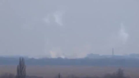 RUSSIAN WAR IN UKRAINE ! - RUSSIAN SU-25 FROGFOOT EATS ANTI-AIR MISSILE ! • KEEPS FLYING !