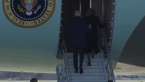 CAREFUL STEPPING: Joe Appears to Cling to Jill as He Climbs Stairs to Air Force One [WATCH]