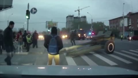 Russian Tank crosses pedestrian Traffic !!!😲😲