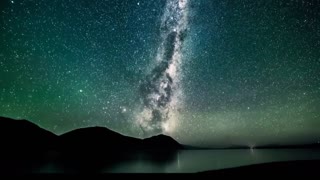 Time Lapse Of The Milky Way Glowing At Night - Incredible!