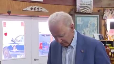 Incompetence: Sleepy Joe Has to Pull Out Notes to Answer Question from Everyday American!