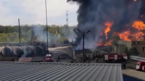 Ukraine War - 4 tanks with oil products of 5 thousand tons each are on fire