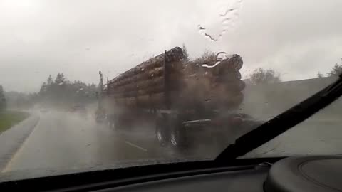 Oregon - I5 - Log Truck