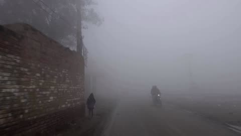 Dense fog engulfs outskirts of Pakistan’s Lahore