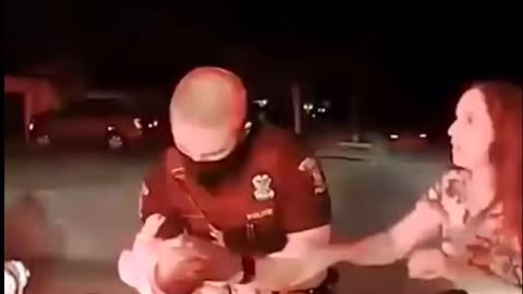 Officer saves choking baby 🙏🏼🇺🇸👍🏼