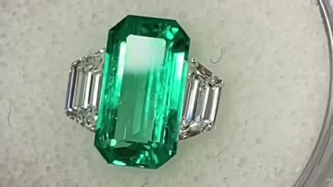 2.15ct Colombian emerald and 0.47tcw trapezoid diamonds F color VS2 in 18k